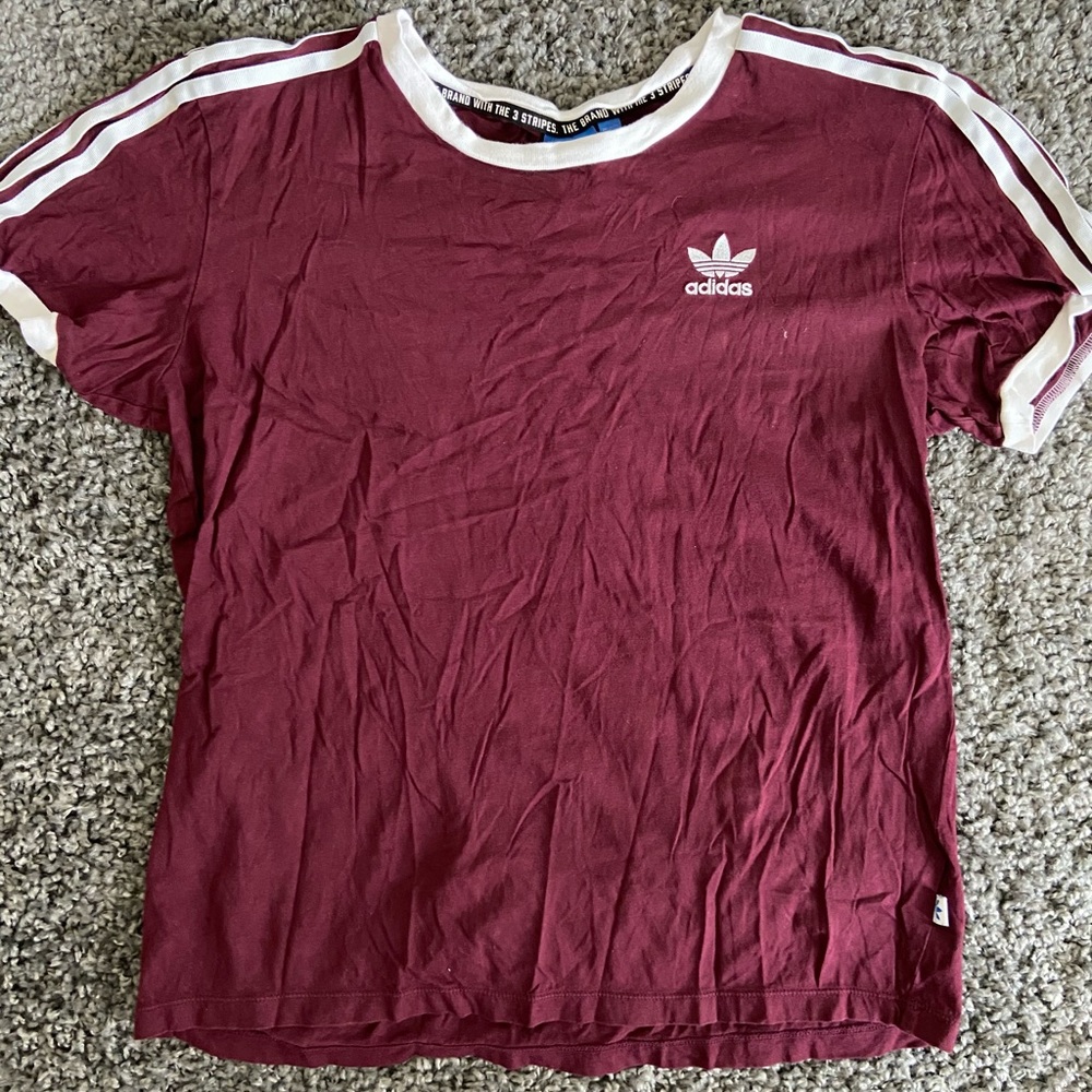 maroon tee